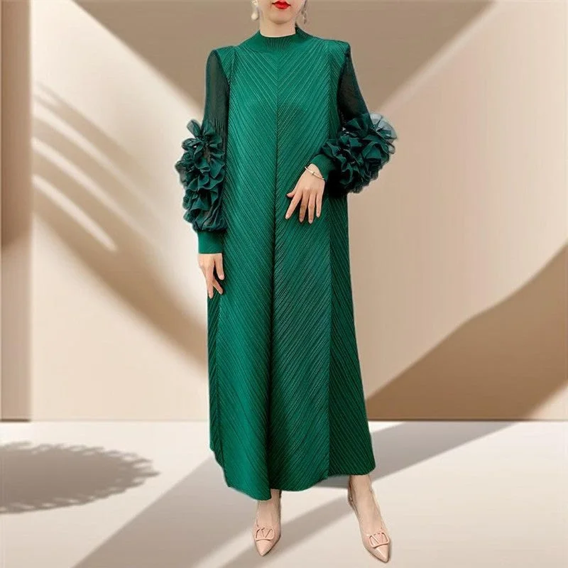 Round neck maxi pleated dress