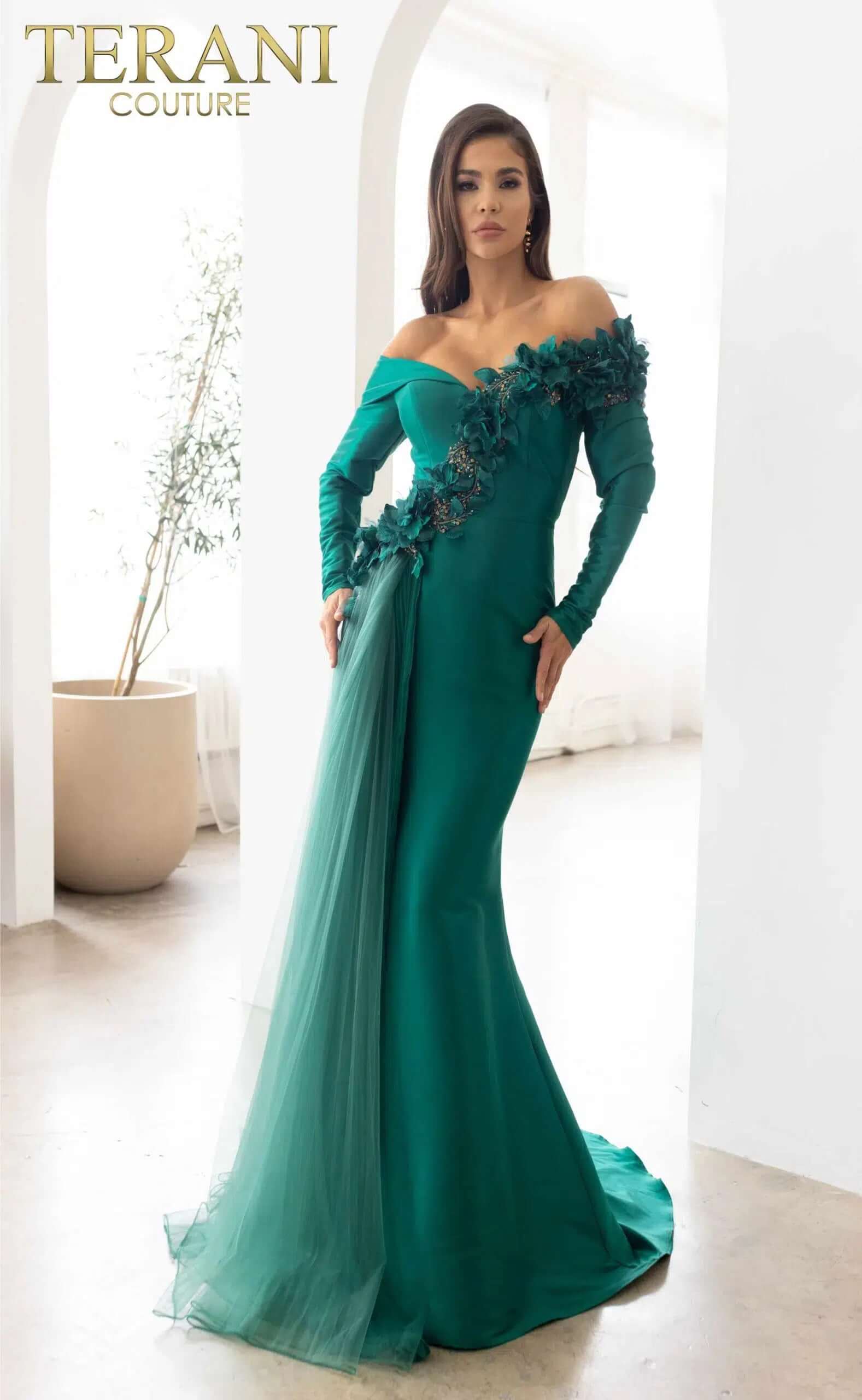 241M2759 TERANI Off Shoulder Trumpet Emerald Dress